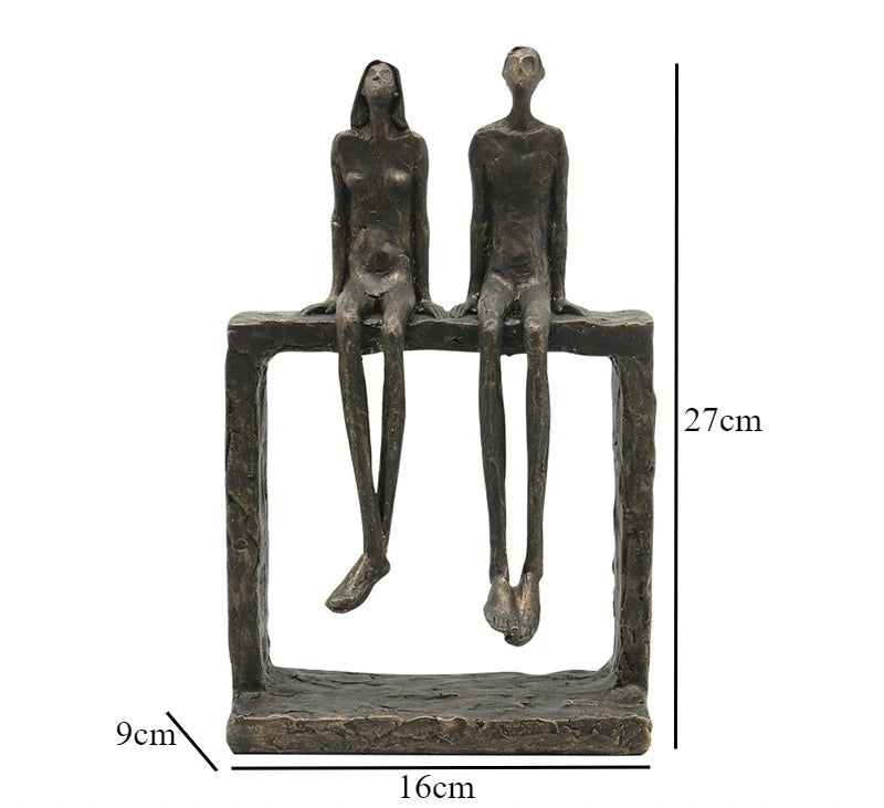 Escultura Decorativa Casal Sentados — Helena Rodrigues