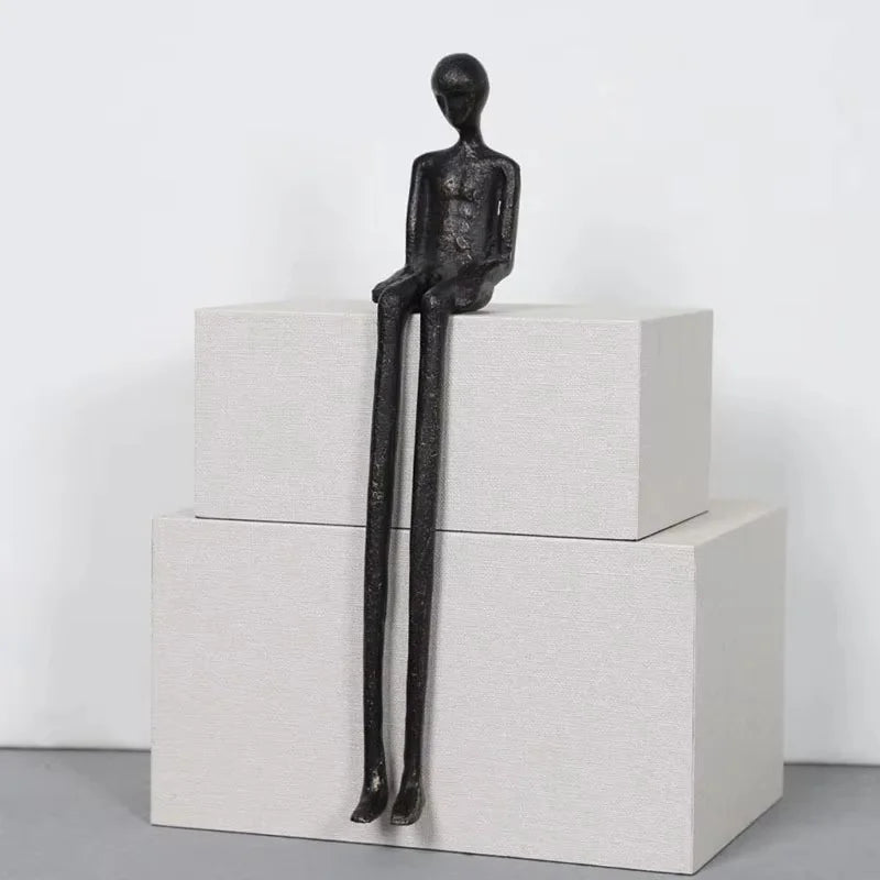Escultura Decorativa em Ferro Fundido Pendulum Pernas Longas — Jorge Leal