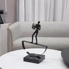Escultura Decorativa em Ferro Fundido Equilibrista — Michel Oliveira