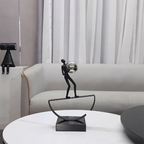 Escultura Decorativa em Ferro Fundido Equilibrista — Michel Oliveira