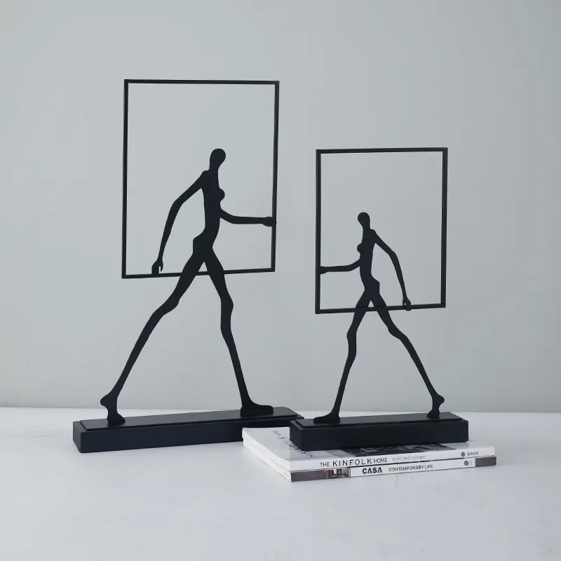 Escultura Decorativa em Ferro Fundido Walker — Michel Oliveira