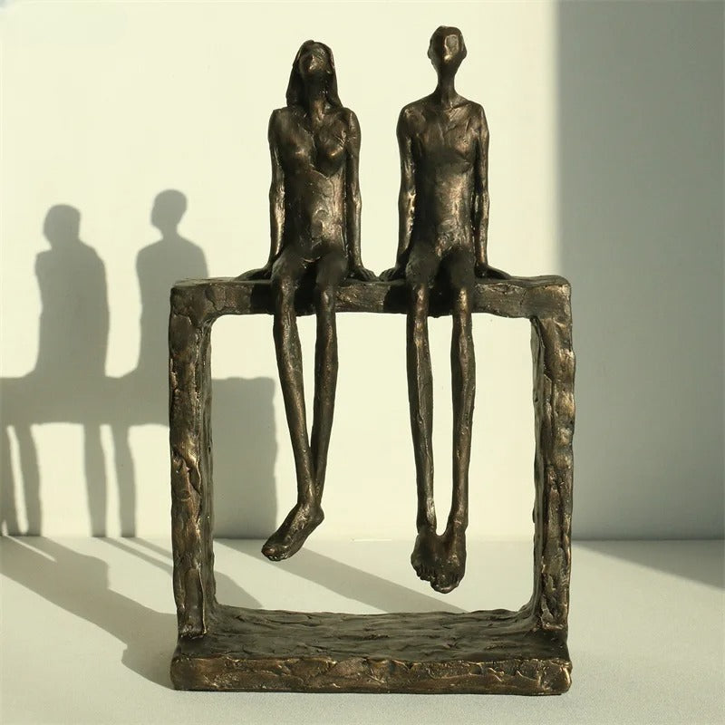 Escultura Decorativa Casal Sentados — Helena Rodrigues