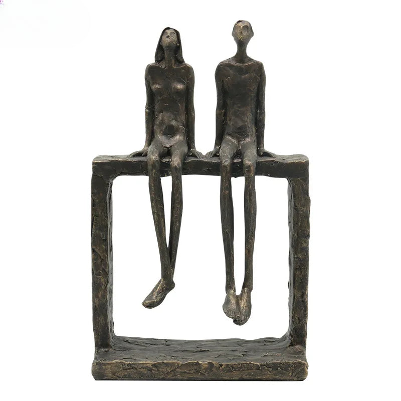 Escultura Decorativa Casal Sentados — Helena Rodrigues