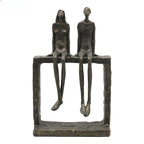 Escultura Decorativa Casal Sentados — Helena Rodrigues