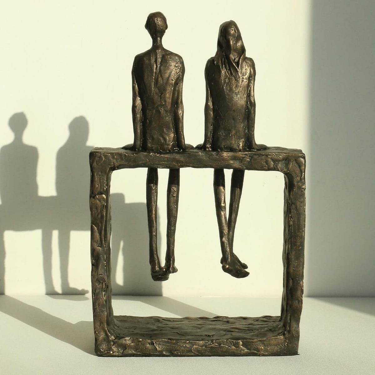 Escultura Decorativa Casal Sentados — Helena Rodrigues