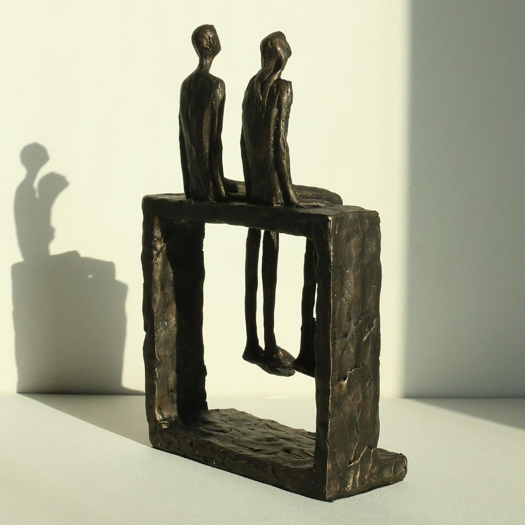 Escultura Decorativa Casal Sentados — Helena Rodrigues