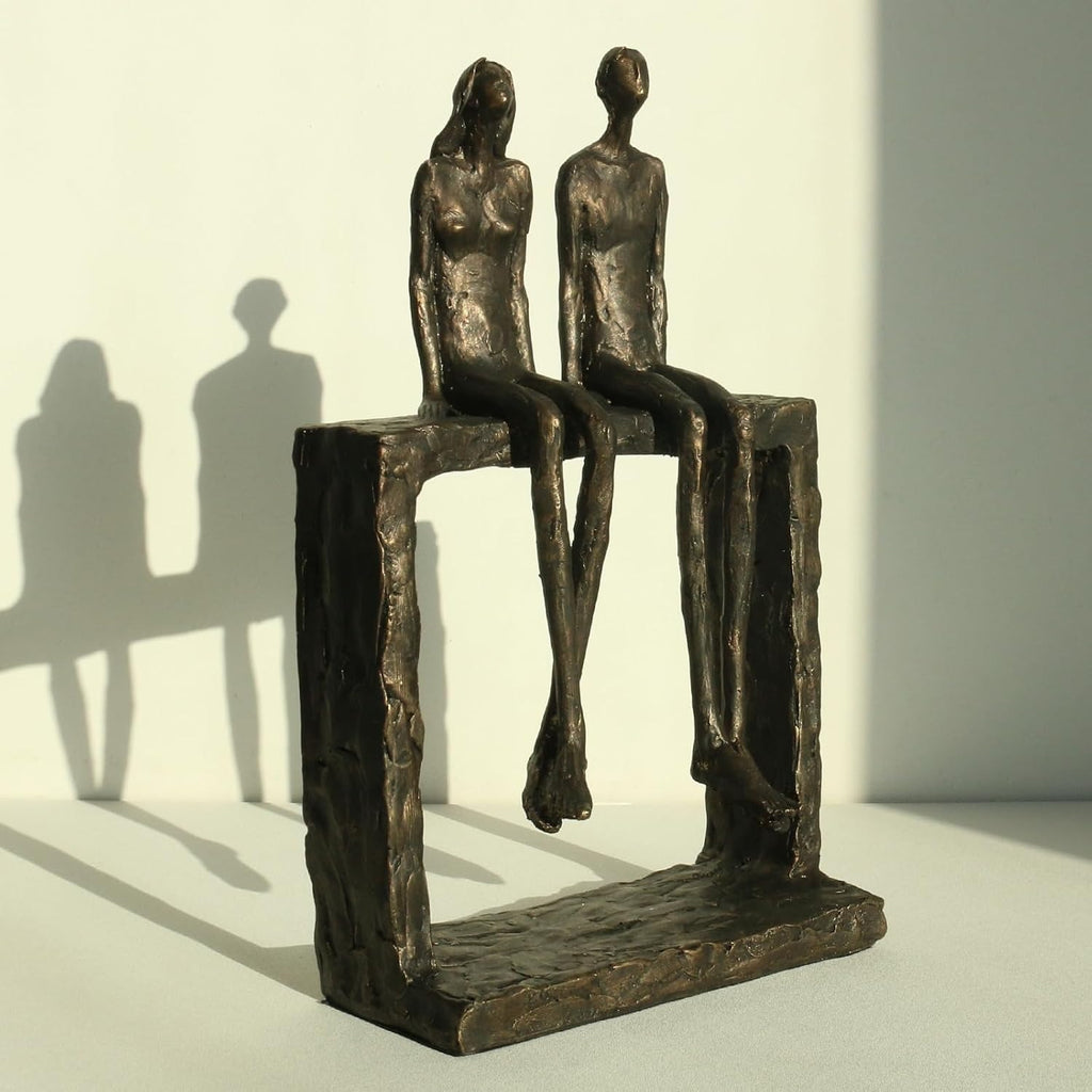 Escultura Decorativa Casal Sentados — Helena Rodrigues