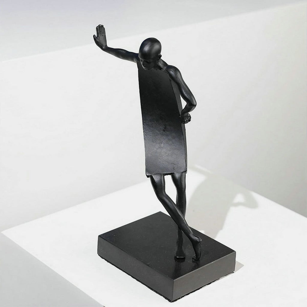 Escultura Decorativa em ferro Fundido Amparo — Jorge Leal